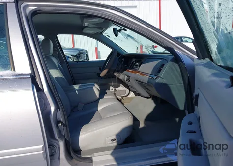 2005 Ford Crown Victoria Lx/Lx Sport z USA, uszkodzony, nr VIN 2FAFP74W05X168975